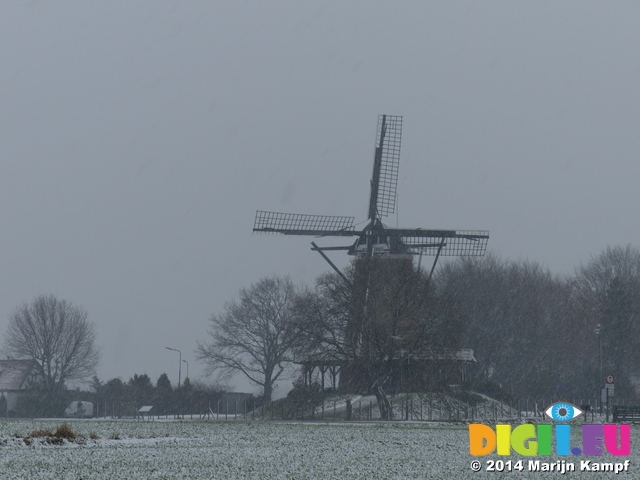 FZ011049 Windmill in snow on the Engh